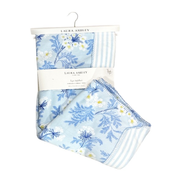 NEW Laura Ashley SANFORD ZOE Blue Floral Reversible Throw - Picture 1 of 5